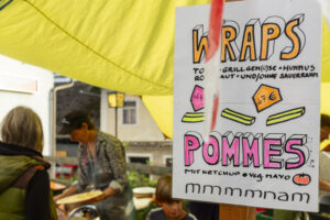 Wraps- und Pommesverkauf am Fest.